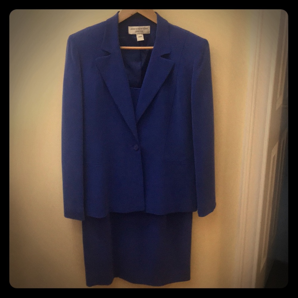 Beautiful fully lined silk suit